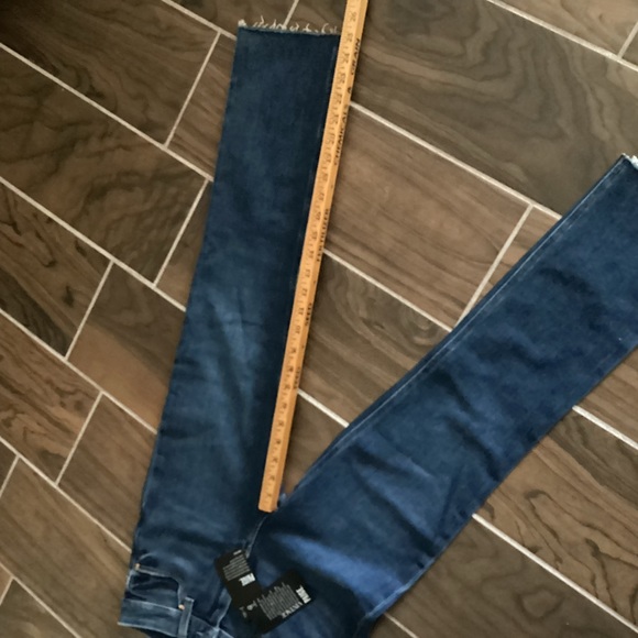 Paige/Cindy crop raw hem.Sz 25 jeans. See pic for measurements. - Picture 2 of 9